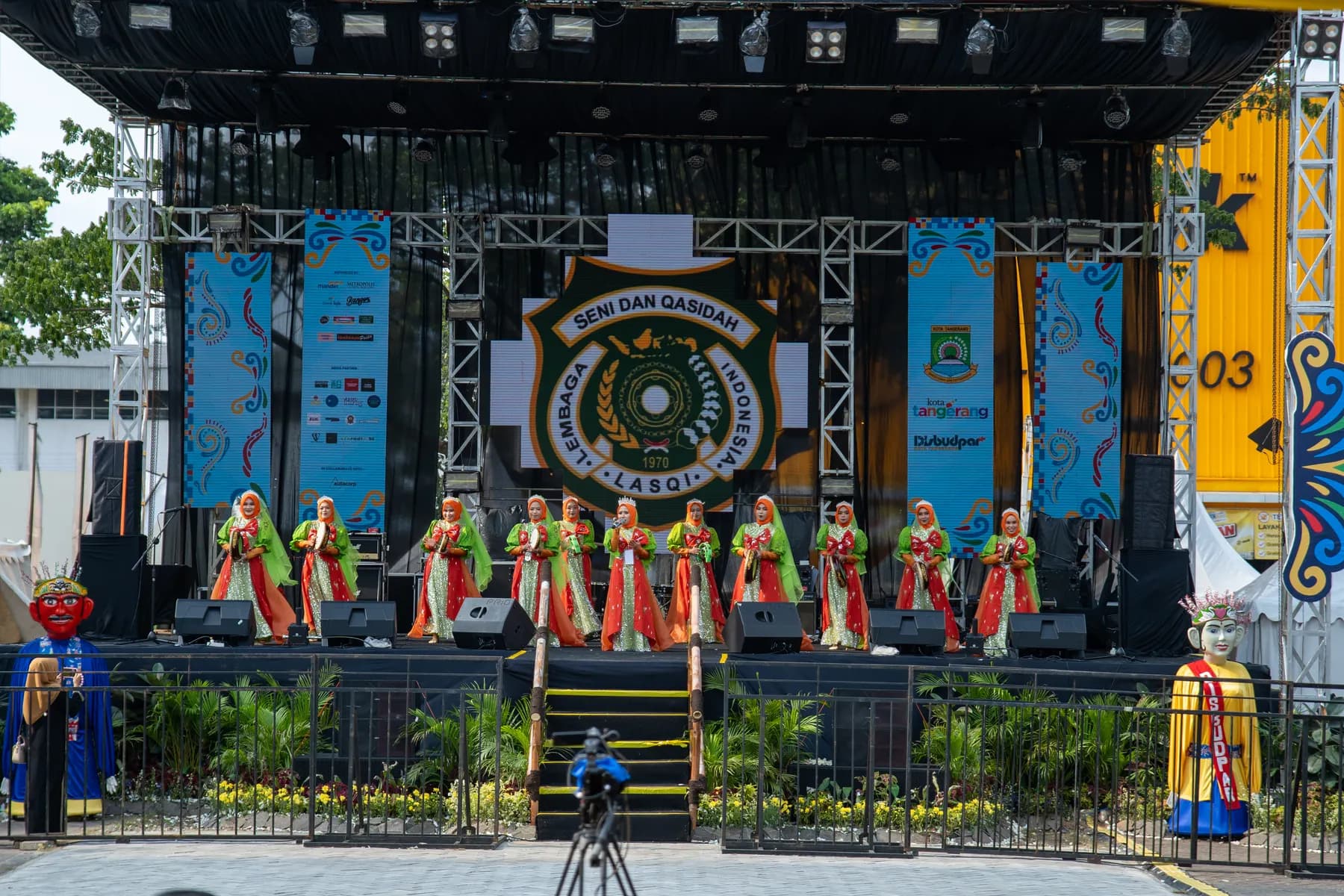 Penampilan qasidah di panggung utama